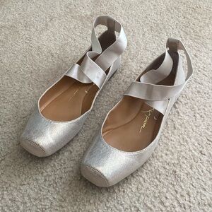 Jessica Simpson Champagne ballet slippers size 7.5